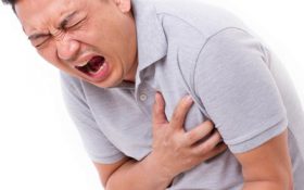 ۴ راه برای تشخیص بین حمله قلبی و حمله هراس
